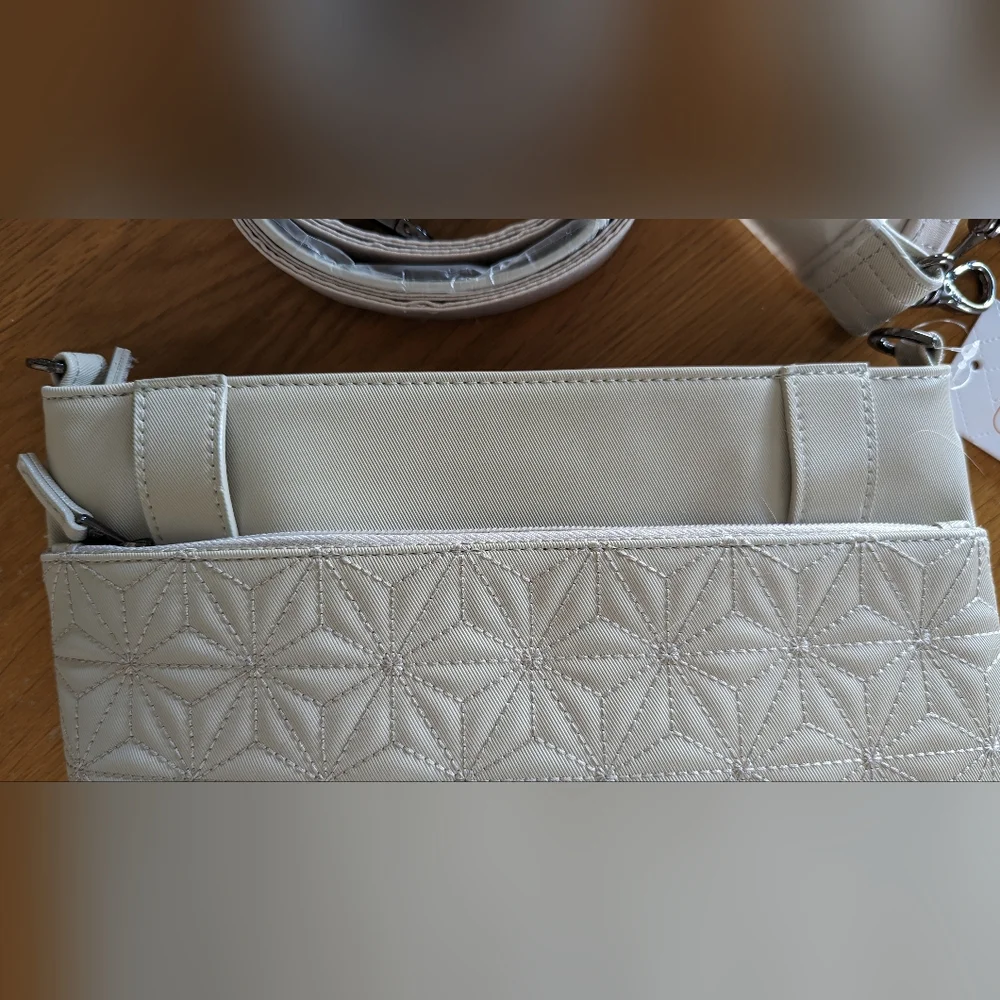 Lug SVL Quilted Flyer Crossbody Bag in Pebble - Picture 3 of 6